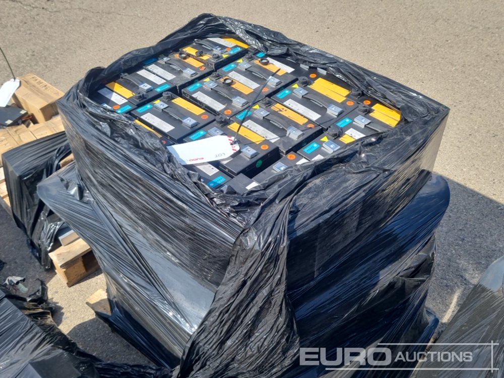 Unused Pallet Of 60v Lithium Rechargeable Batteries Palet De Baterías