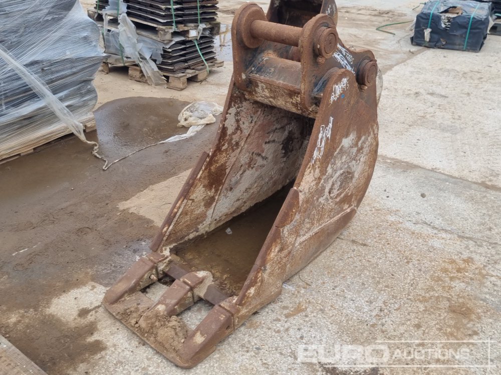 صورة ل Hydraulic Excavator Attachments ستريك لاند