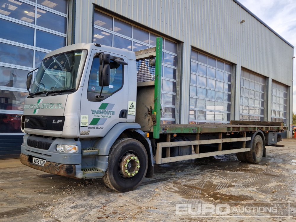 صورة ل Flat Bed Trucks 2006 داف LF55.220