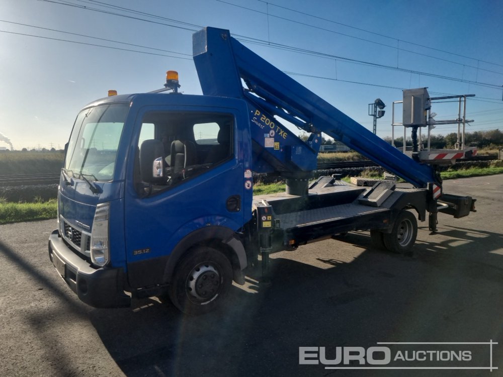 صورة ل رافعات نيسان NT400 CABSTAR