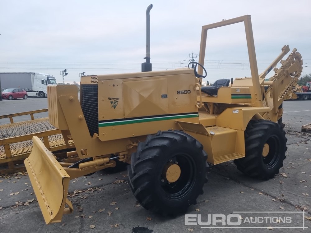 صورة ل construction equipment - construction loader - wheel loader فيرميير 8550